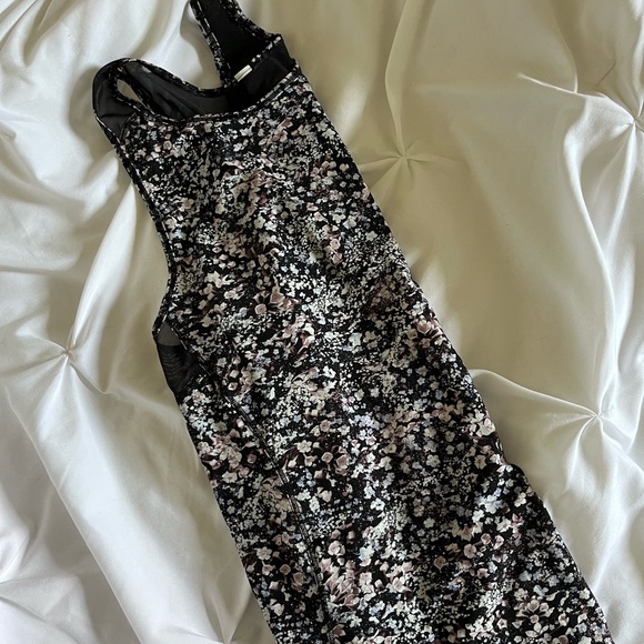 Lululemon tank - Picture 4 of 6